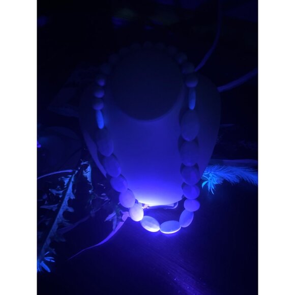 Vintage White Lucite Bead Necklace – Chunky Mod Retro w/ Hidden Clasp - Picture 12 of 15